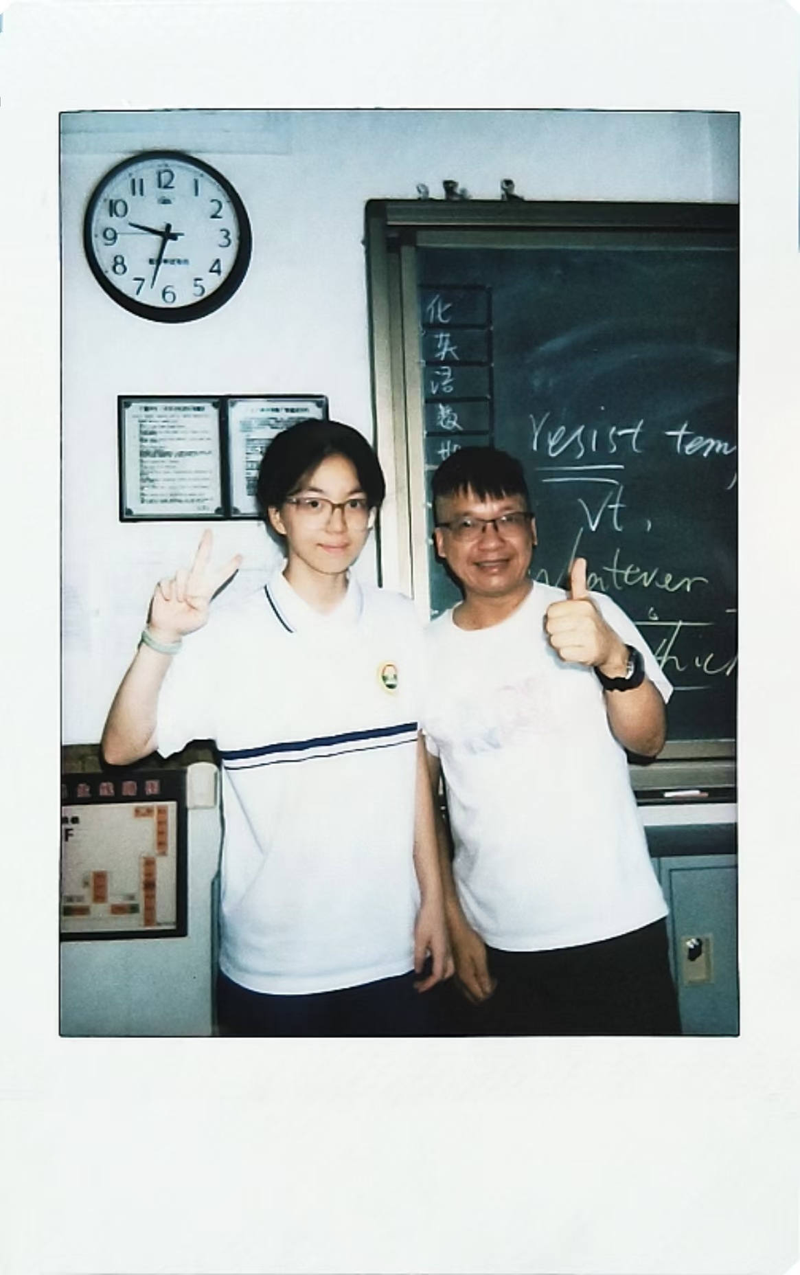 这位学友非常热情。在本学期最后一节课结束之后主动过来合照留念。这帮学生是人生中遇