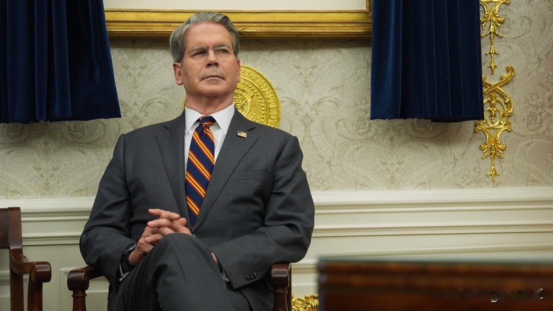 周日，美国财政部长斯科特·贝森特在接受NBC新闻采访时，抨击欧盟：

“欧洲人告