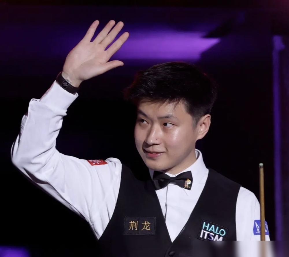 希金斯被打到没脾气，直言：他是天才！
球员锦标赛决赛，赵心童10-7获胜。最后