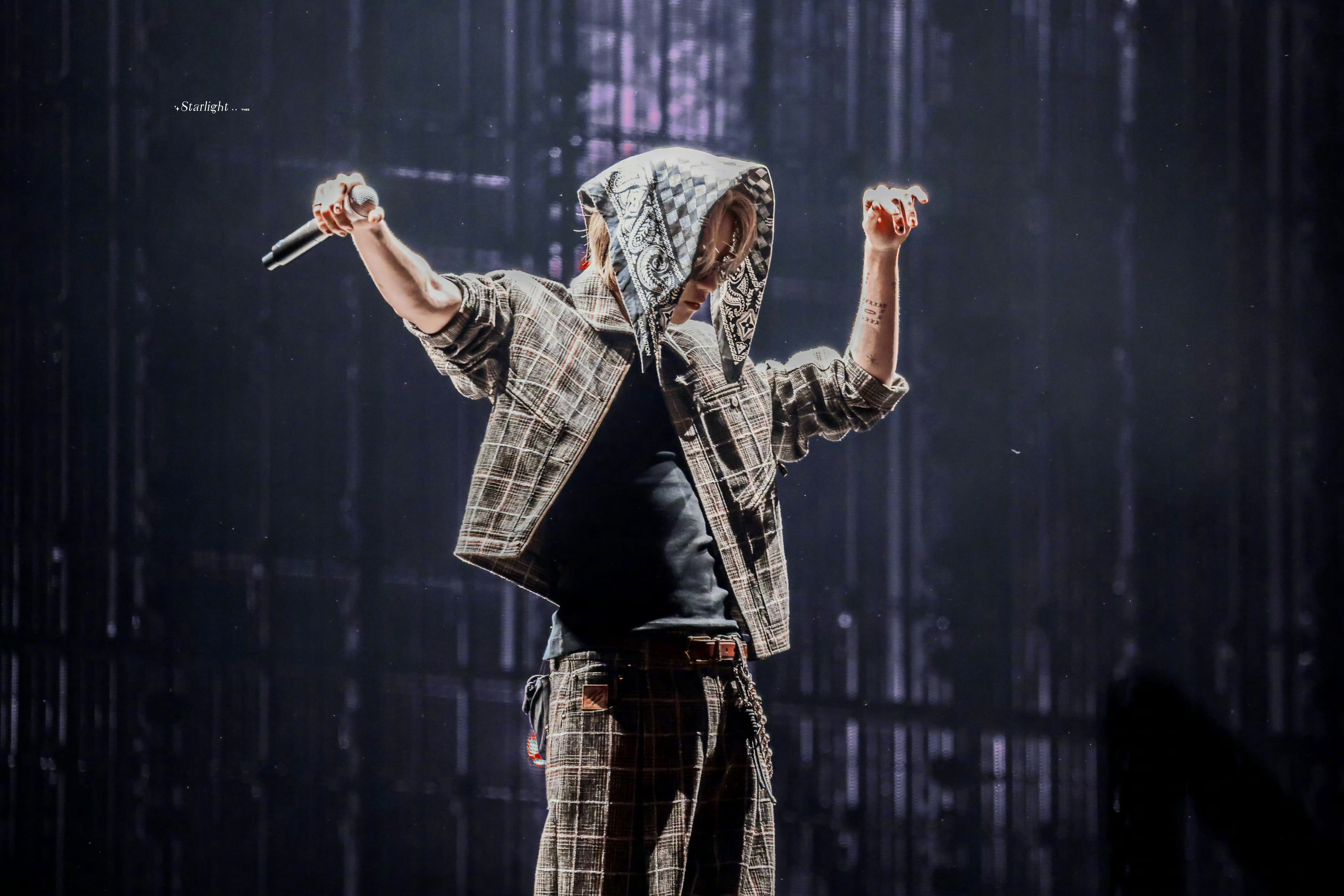 徐明浩 × 今晚演唱会舞台造型 📸 in Louis Vuitton特别定制 