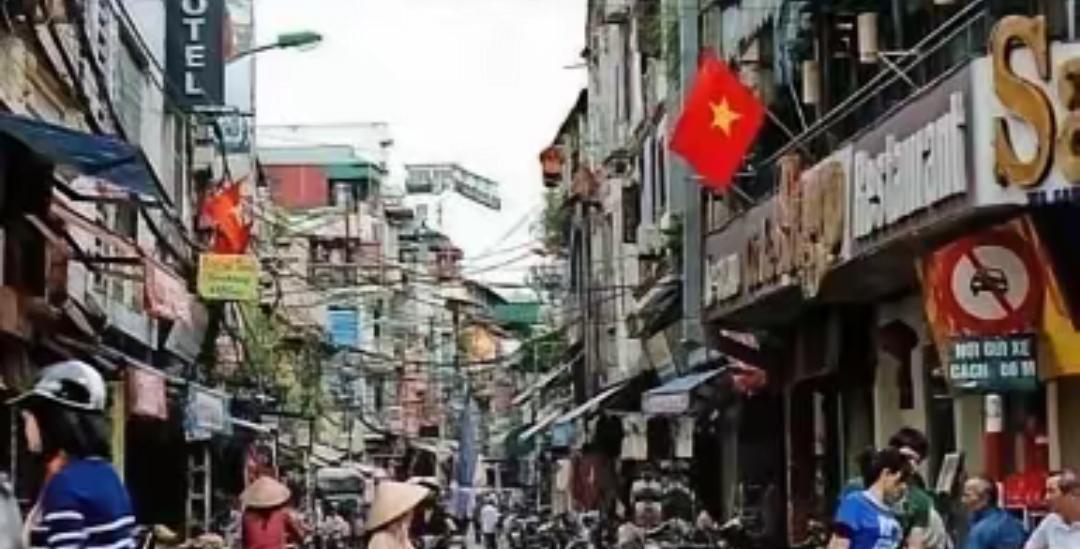 一个美国网民发帖：我刚在中国待了两周。开始的时候我以为我们完蛋了，但是当我回到美