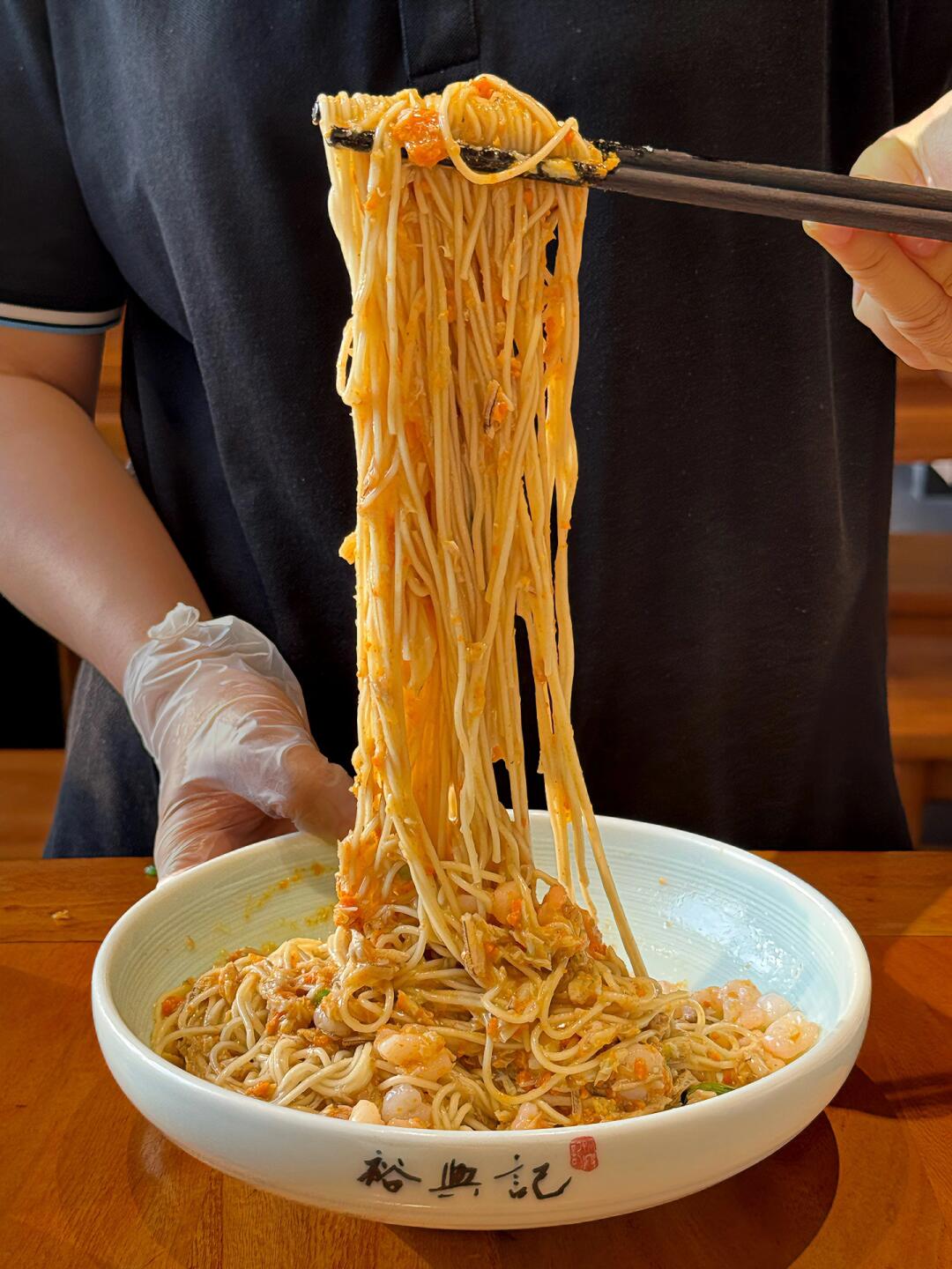 🍜上海必吃｜带朋友解锁这碗「黄金面」的快乐✨