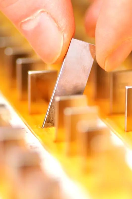 金戈铁马，铸就辉煌。航空发动机制造与芯片制造，宛如工业皇冠上两颗璀璨的明珠，却又