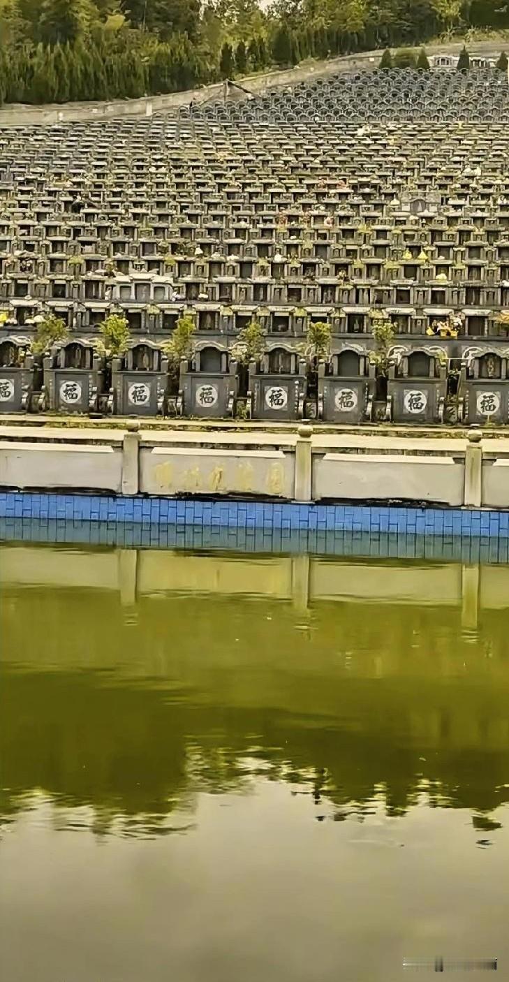 平远南山园陵园：高价墓穴背后的管理与经营思考
 
近日，关于平远南山园陵园的话题