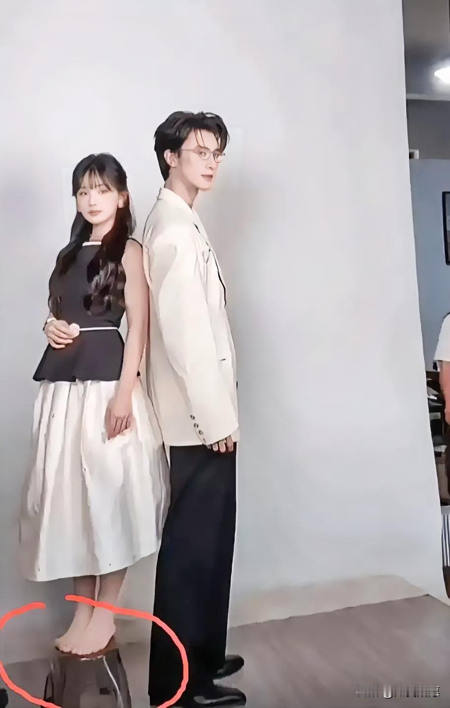 短剧导演们，
拒绝“身高模板化”CP吧！
现在一眼望去，满屏都是“娇小女主配巨人