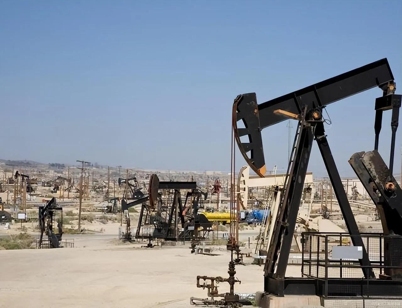 沙特石油近期出口暴跌后，对中国意外增加60%，这一幕把白宫看懵了！
 
这个数据