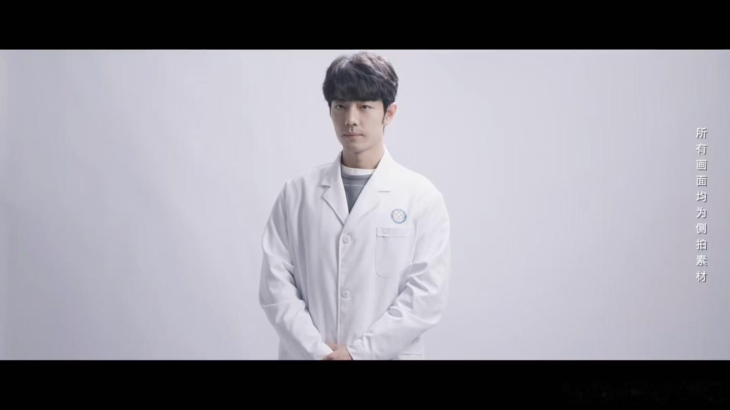 肖战在冬天到来之前整装出发肖战走入小城故事小城良方小城良方今起开播 说句客观的，