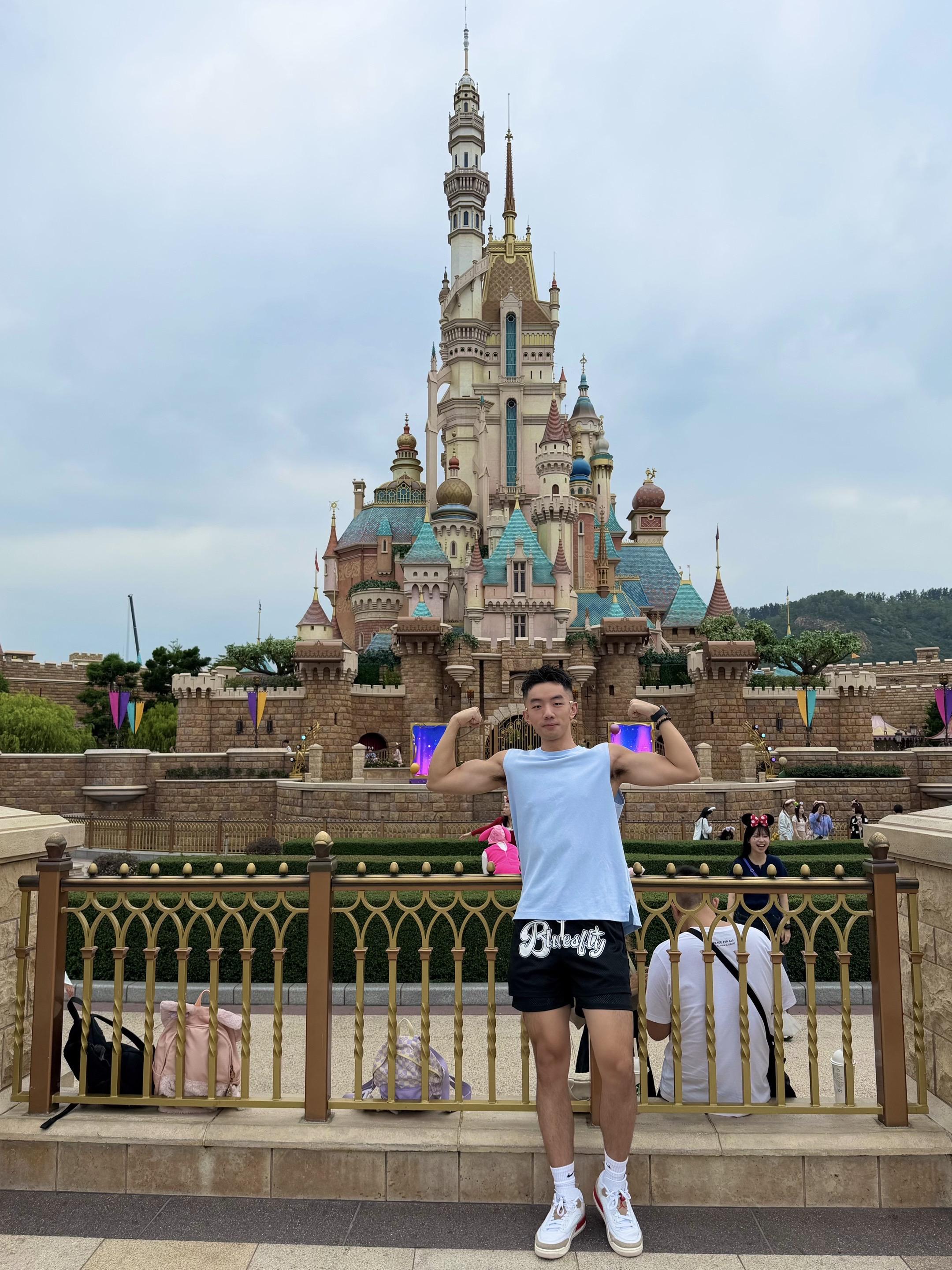 香港Plog｜黑皮小帅勇闯迪士尼万圣节 7岁时的梦中圣地，18年后的今...