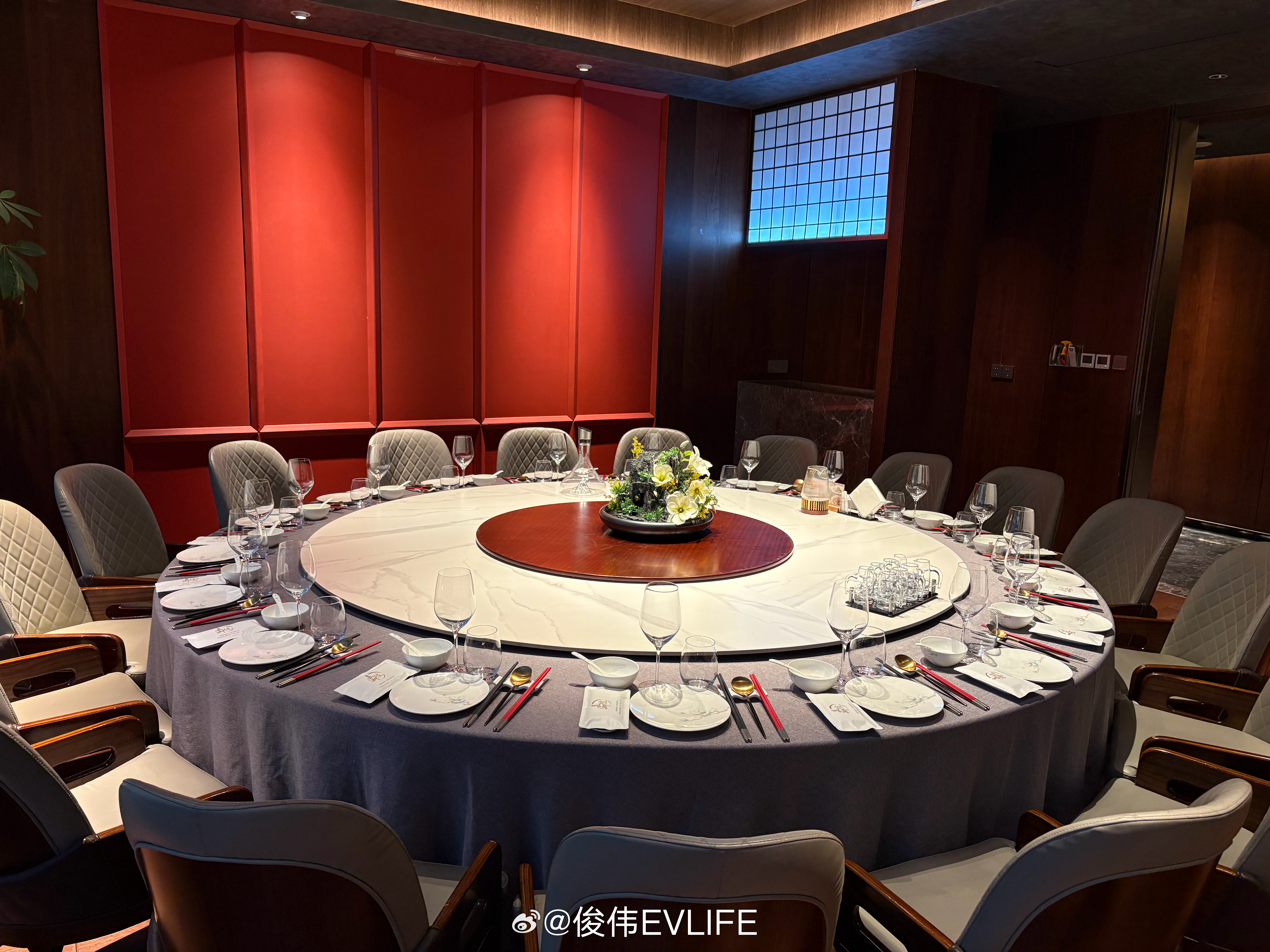 元旦来这家嘉御坊吃饭还没到饭点但是刚我走进包间就闻到一股难闻的烟味带着孩子对这种