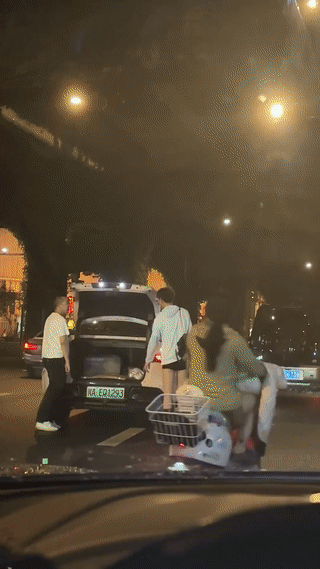 这是小哥哥？还是小姐姐？
他的穿着打扮怎么比别的女孩还要时尚？
