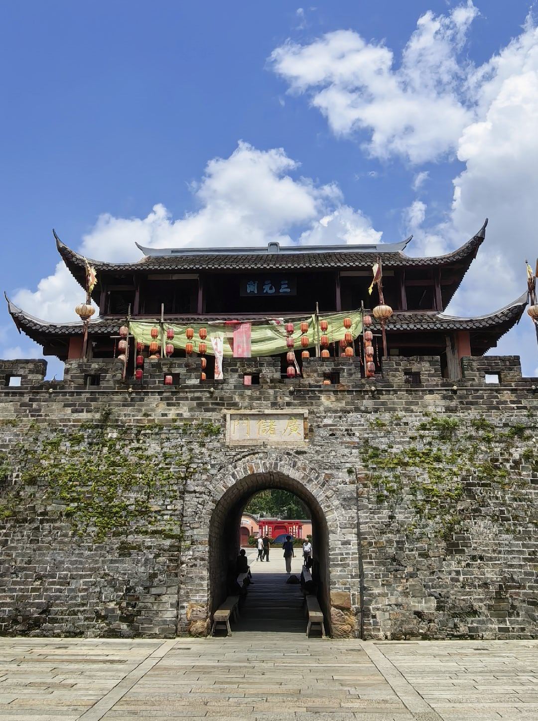 风水文昌，长汀长红；上承千古，下起万年。 ​​​