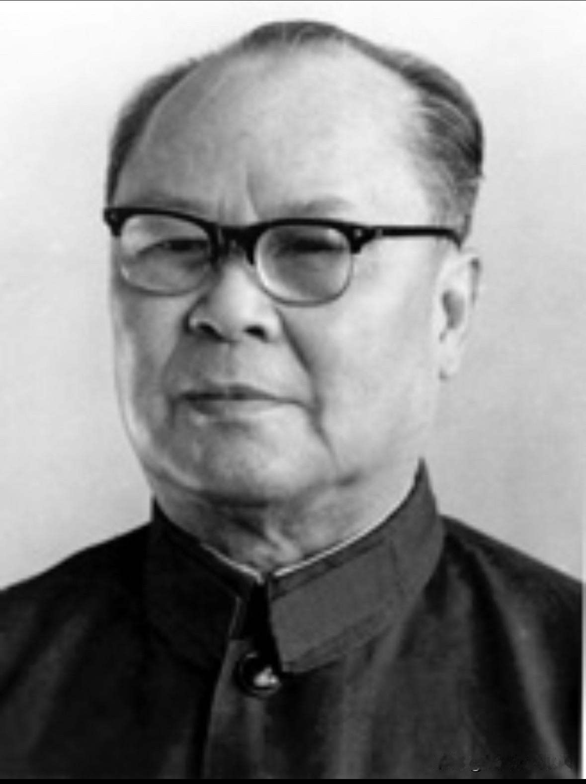 他42岁任广西省省长，48岁任广西壮族自治区党委第一书记。主政期间，争取将钦州、