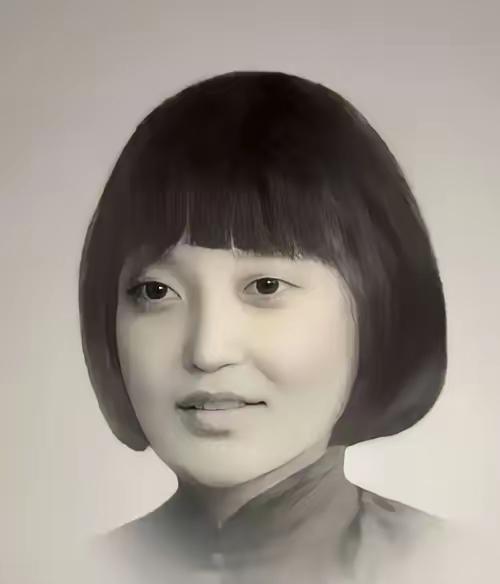 1928年9月，因叛徒出卖，怀孕的女战士被抓。几个月后，她自己咬断脐带，在敌人监
