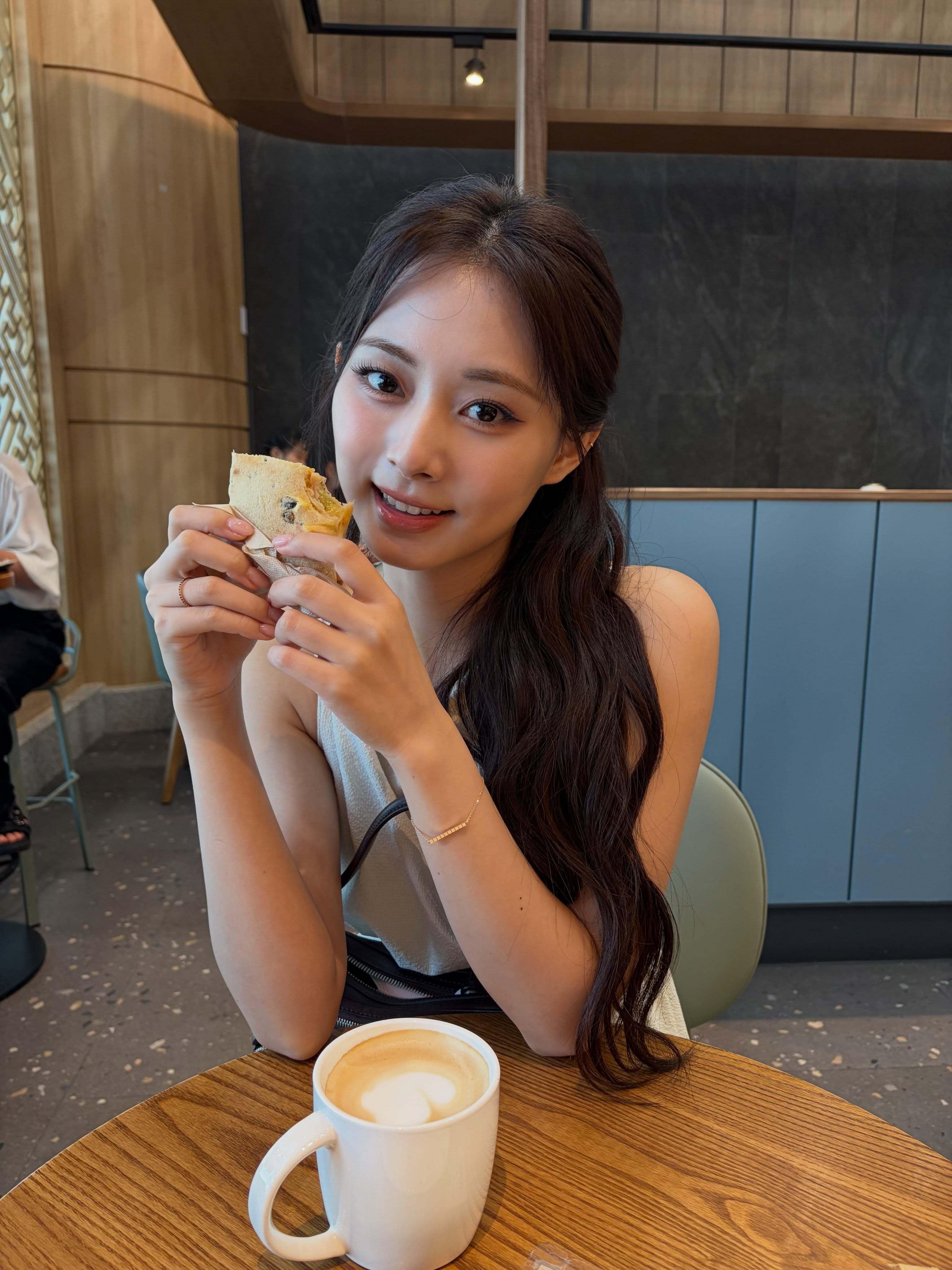 周子瑜 260821 thinkaboutzu ig更新：🥸 