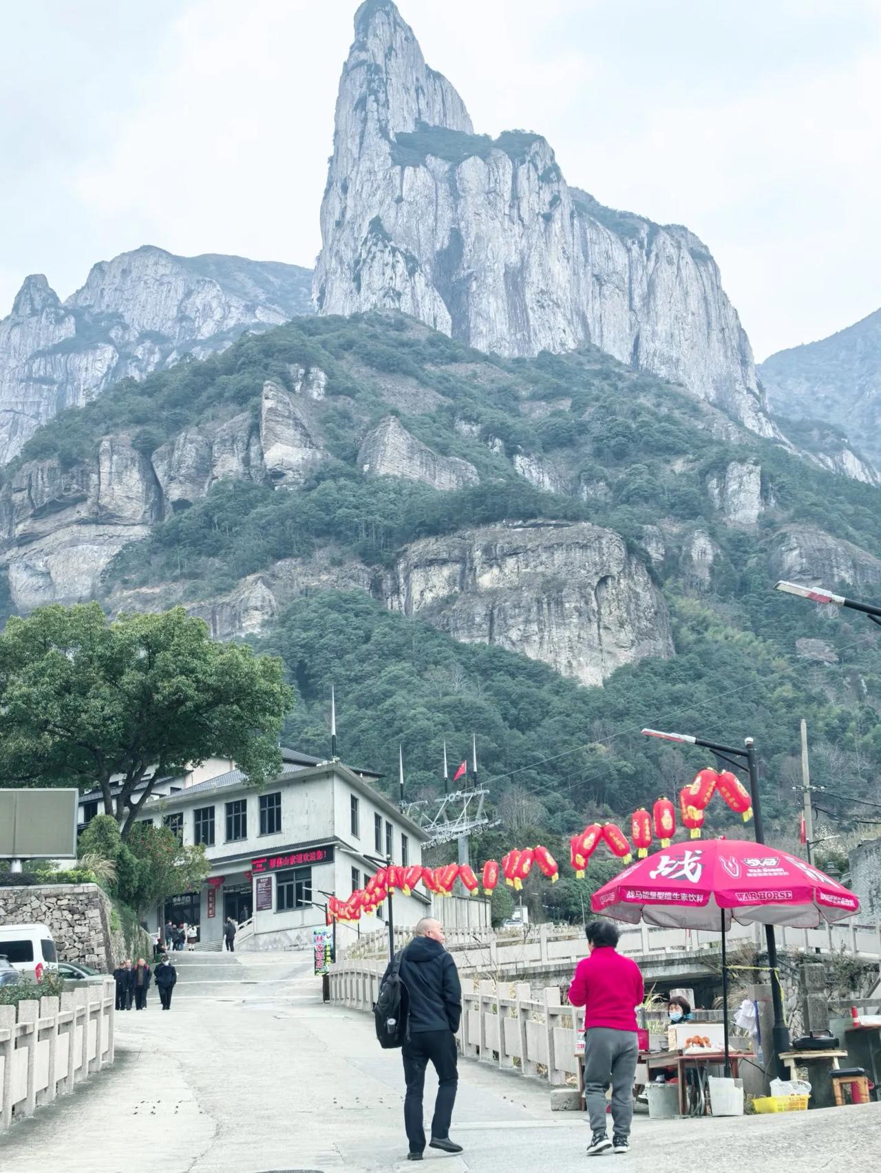 《雁荡山的奇峰怪石》