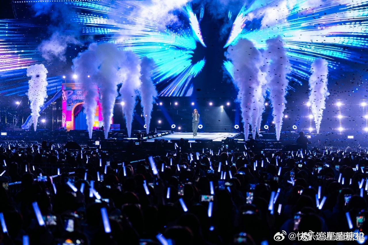袁一琦回芒果后的人气 生日演唱会万人场直接坐满，现场氛围热烈到不行，粉丝的尖叫和