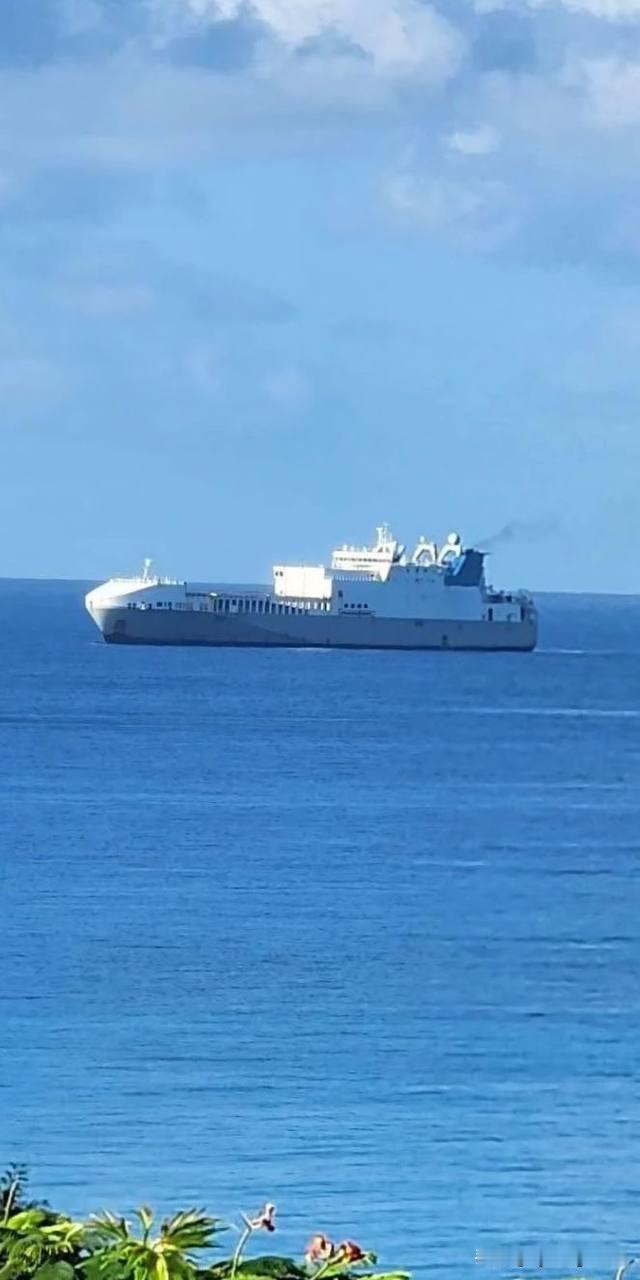 🇺🇸2025年9月23日，美国海军特种作战浮动基地“海洋贸易者”号在圣克鲁斯