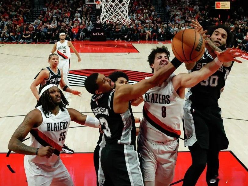 nba篮球 San Antonio Spurs圣安东尼奥马刺目前系列赛以3比1领