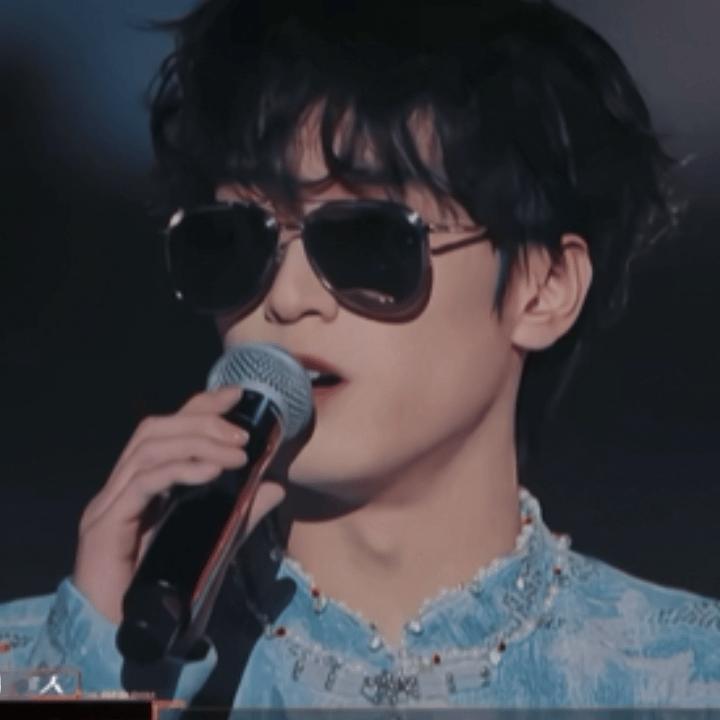 SHarK驷马难追获首5pass新说唱2025 救命！SHarK的舞台把氛围拉满