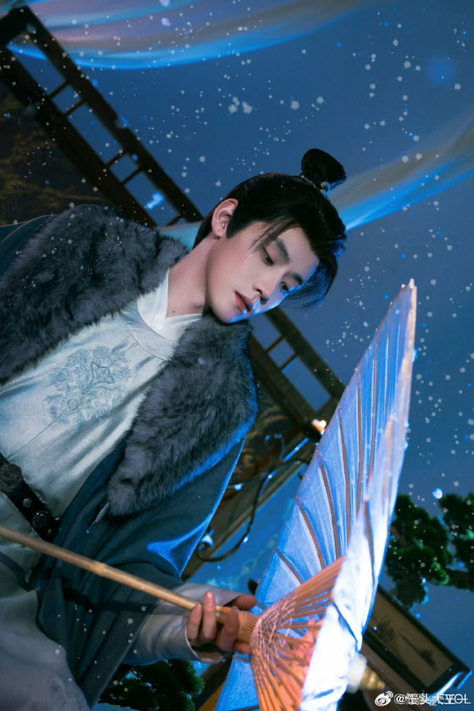 捡到了任豪李怀安的手机任豪拍了李怀安vlog任豪用vlog记录李怀安的日常，解锁