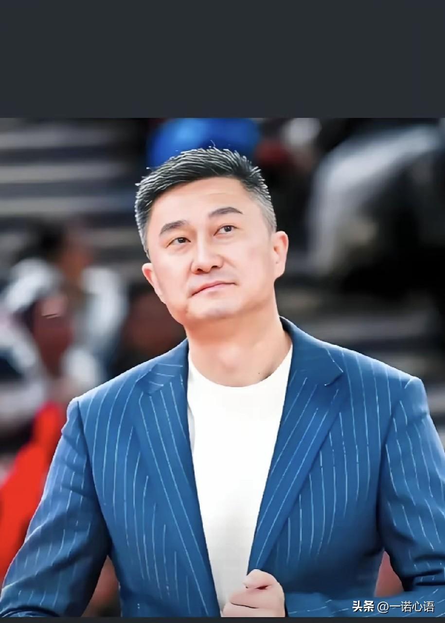 杜峰终于想明白了，放下了，就云淡风轻了！
所有的执念都成了过往，八年了，说长不长
