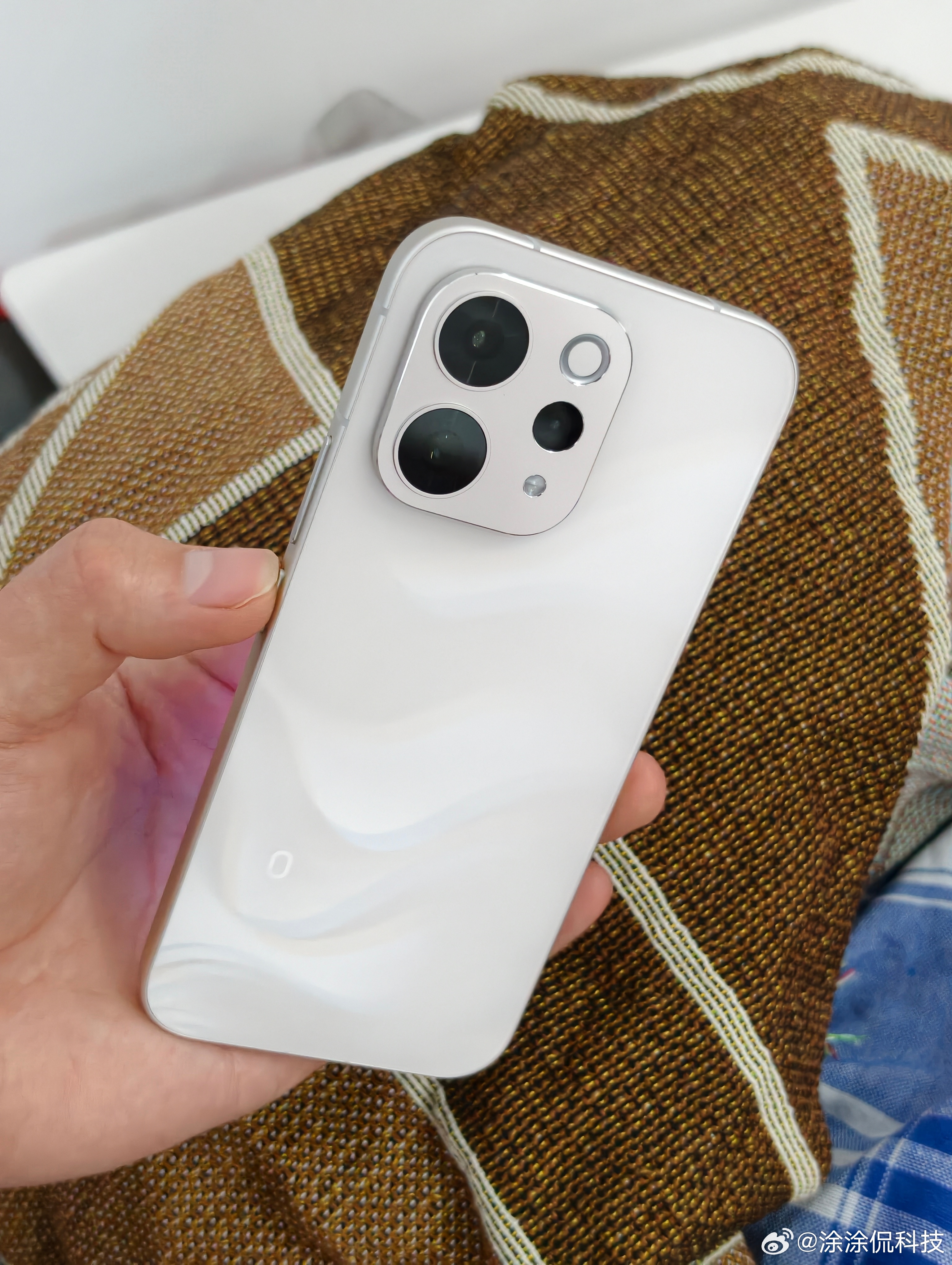 时间过的真快，一转眼S50也要在月底迎来换代产品S60了，上代的告白配色给我印象