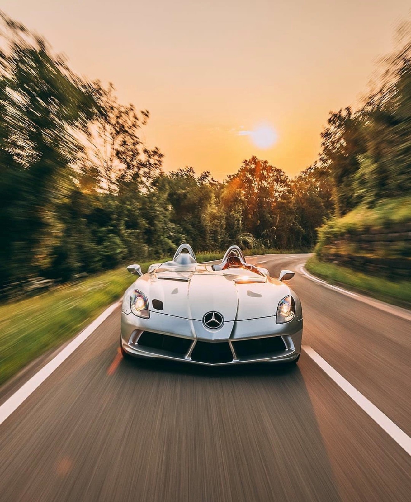 卧槽，奔驰北京车展发力了！连SLR Stirling Moss都请来了。这台车我