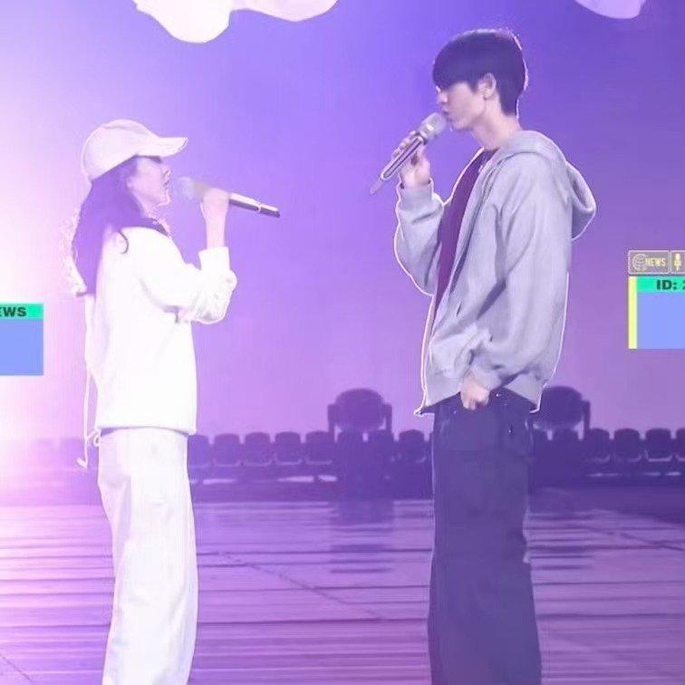 张凌赫章若楠颜霸百灵鸟张凌赫章若楠颜霸百灵鸟合唱 张凌赫章若楠颜霸百灵鸟合唱，燥