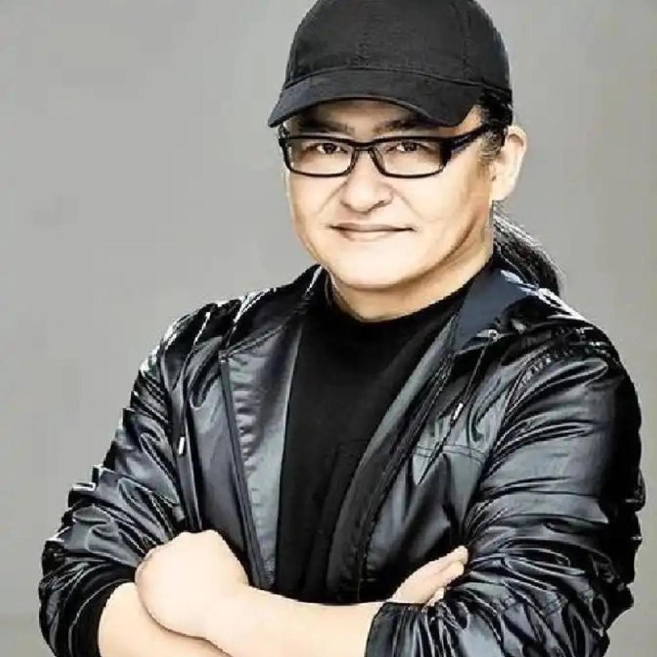 乐坛巨匠刘欢走了，
走得很突然，
我特意去了解了一下，刘欢晚年最欣慰的一件事，就