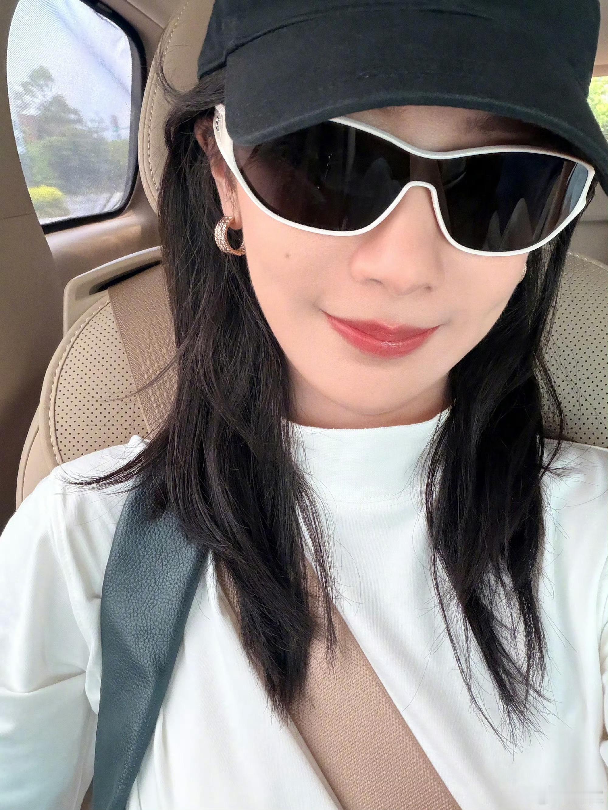 杨紫在广州为高考生送上祝福杨紫在广州为高考生加油杨紫行走广州之际心系考生，暖心送