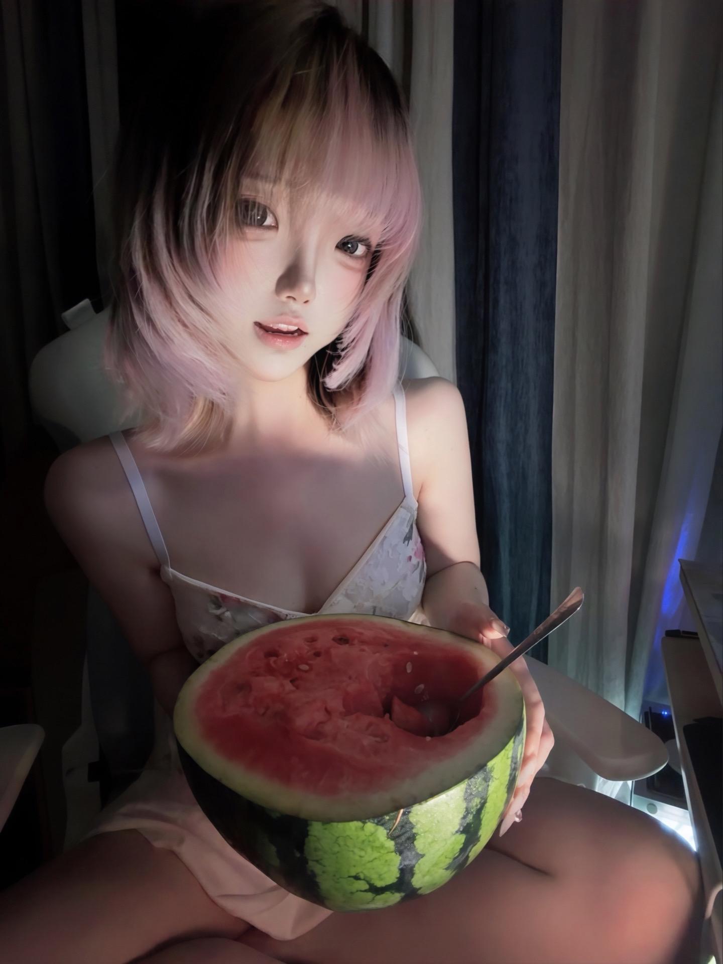 倒上一杯气泡水 一起度过夏天的夜晚吧