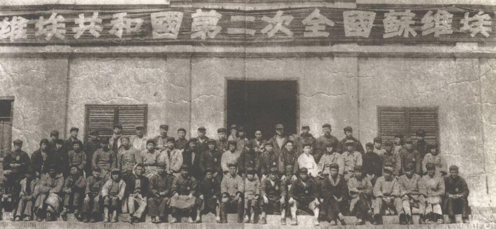 1934年1月中华苏维埃共和国第二次全国苏维埃代表大会在江西瑞金举行。张闻天当选