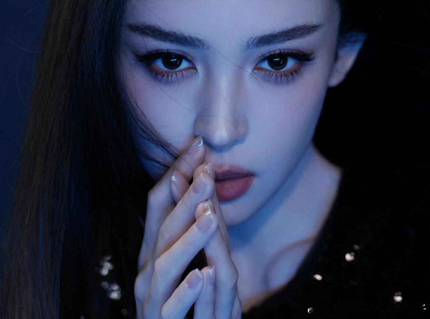 娜扎这个身材曲线娜扎太有反差感了，醒来里和现实里完全两种感觉娜扎太有反差感了 ​