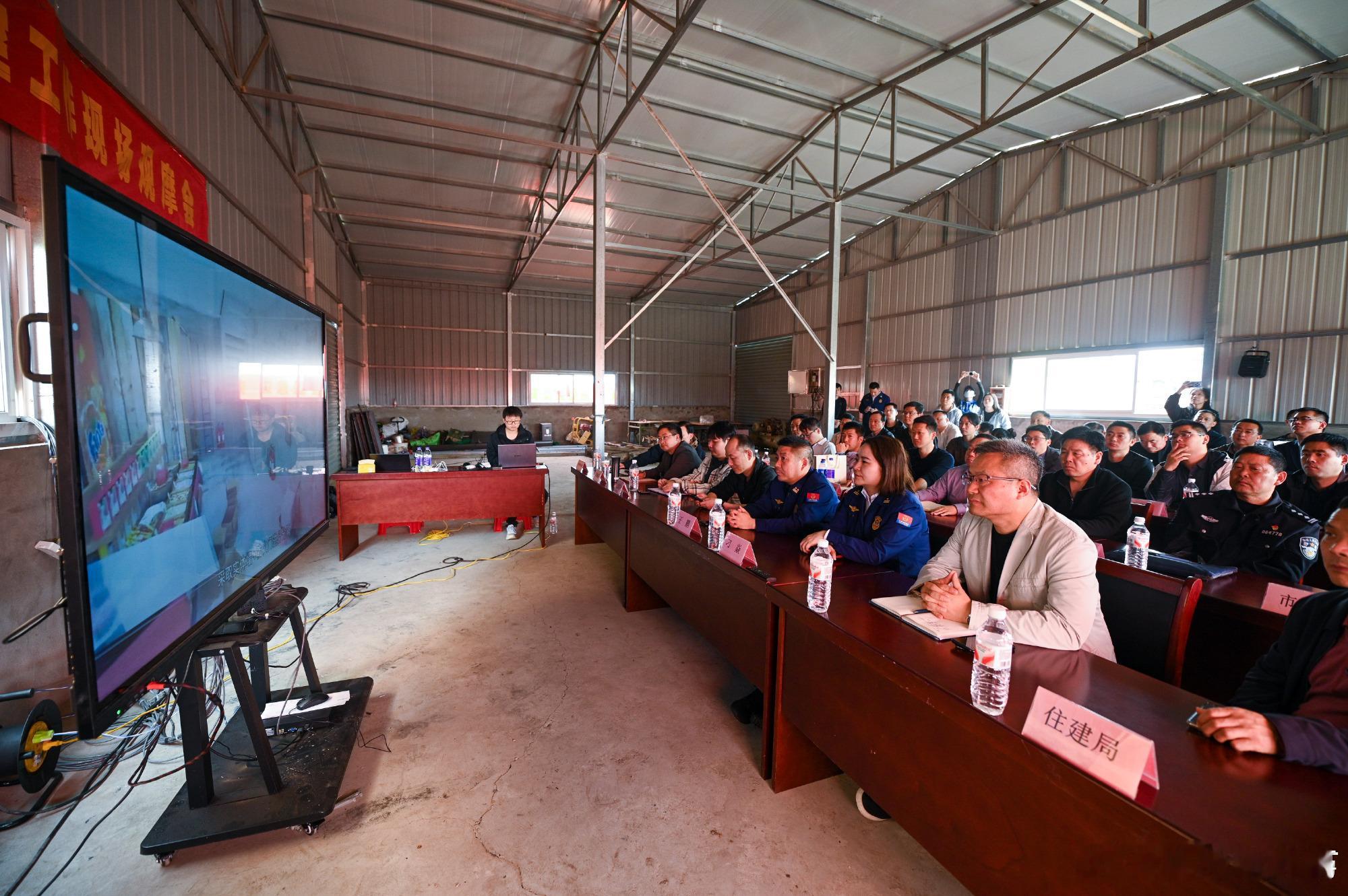 【真火真烧！合肥开展农村自建房火灾实验现场观摩】近日，合肥市庐江县消防救援局在白