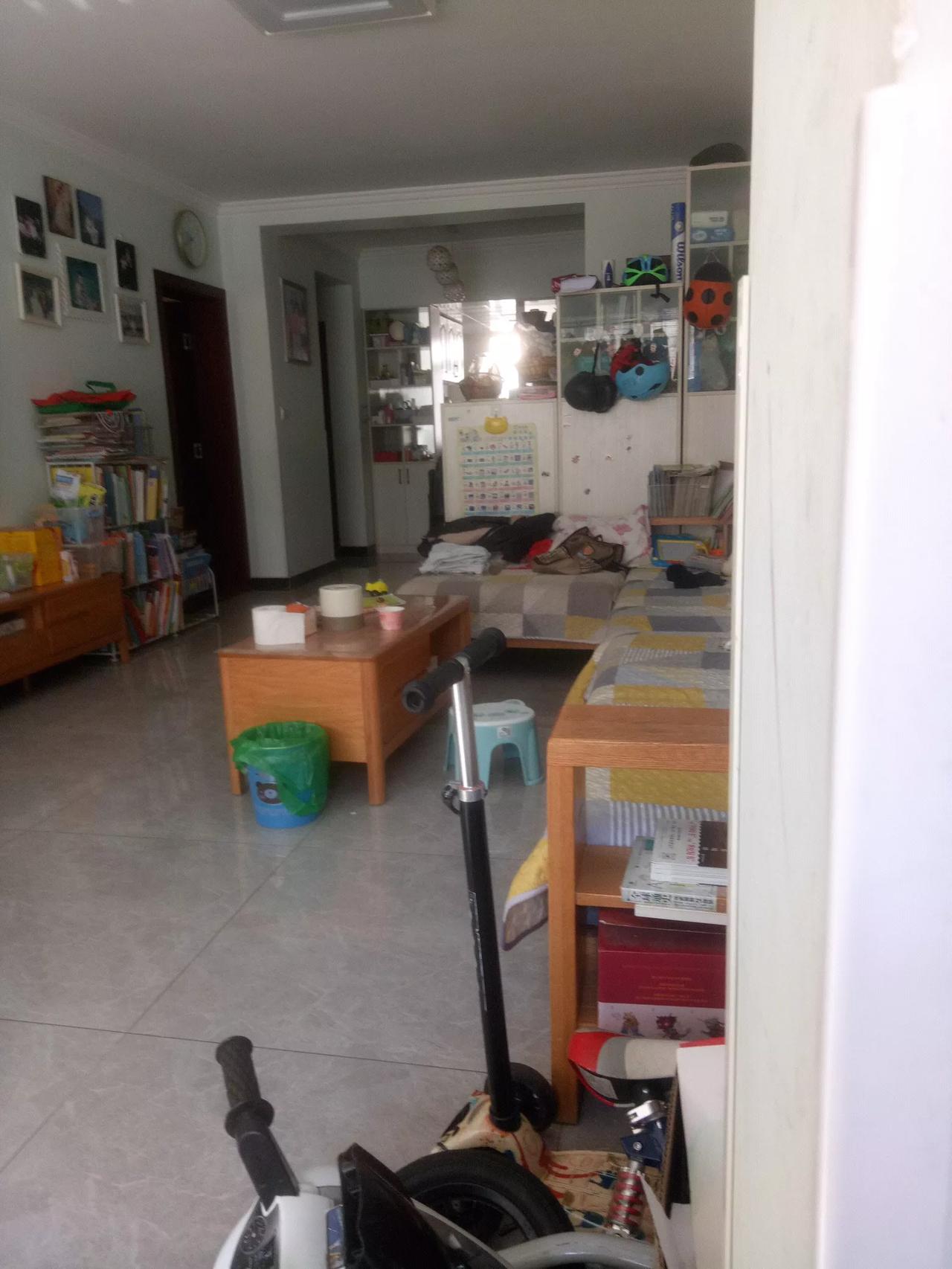 屋陋巧装饰，家俱须实用，莫要羡他人，生活需求从！