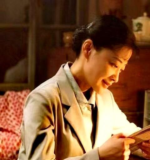 梅婷这回演的两个妈，真绝了。

《太平年》里她是俞大娘子，乱世里撑起海运的枭雄，