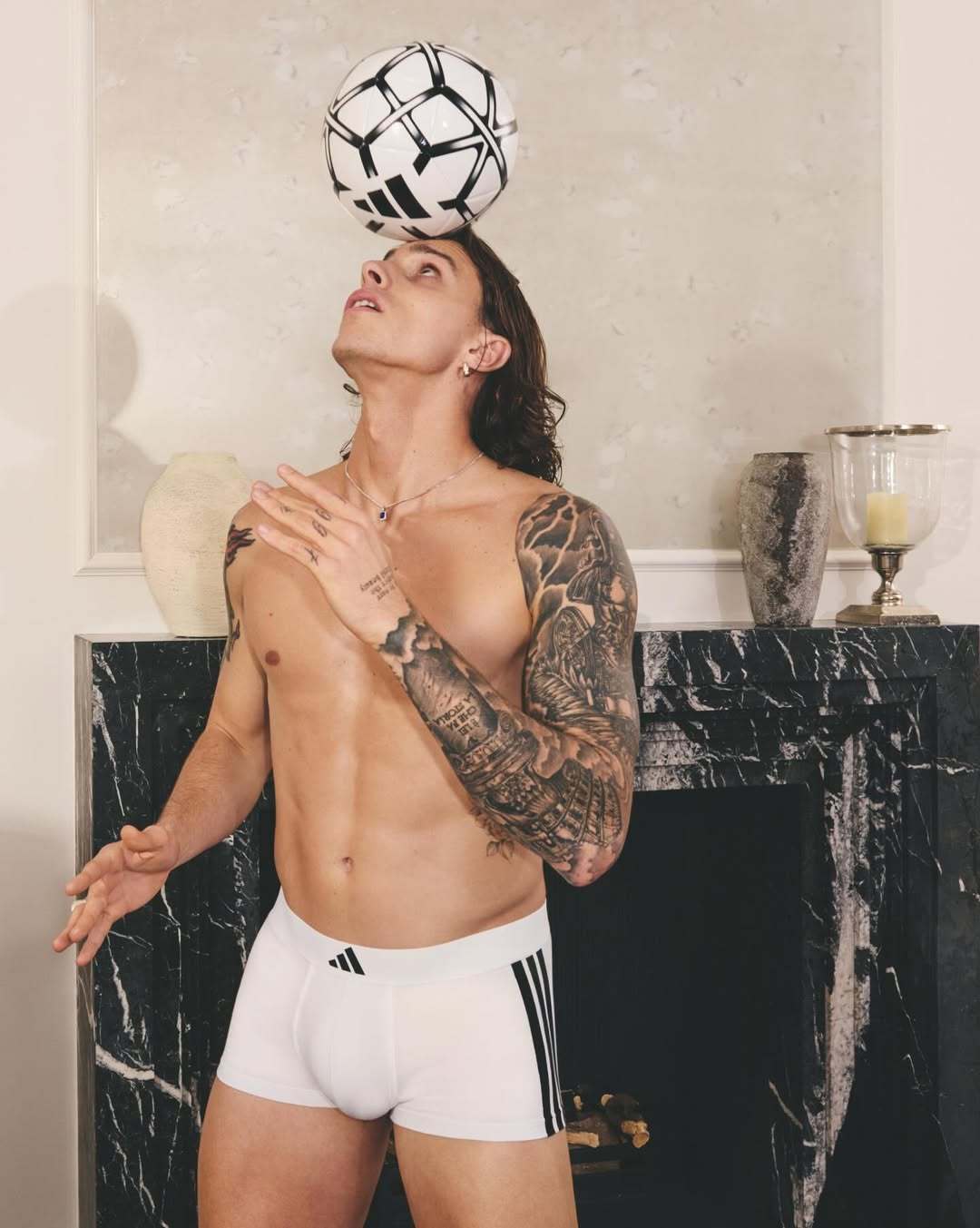 卖内衣内裤！我迪这合同签的值！阿迪达斯 卡拉菲奥里