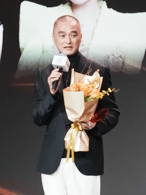 冯唐：很多残酷的事情，当了领导后才明白。先说第一件，你跟绝大部分人的缘分，真没那