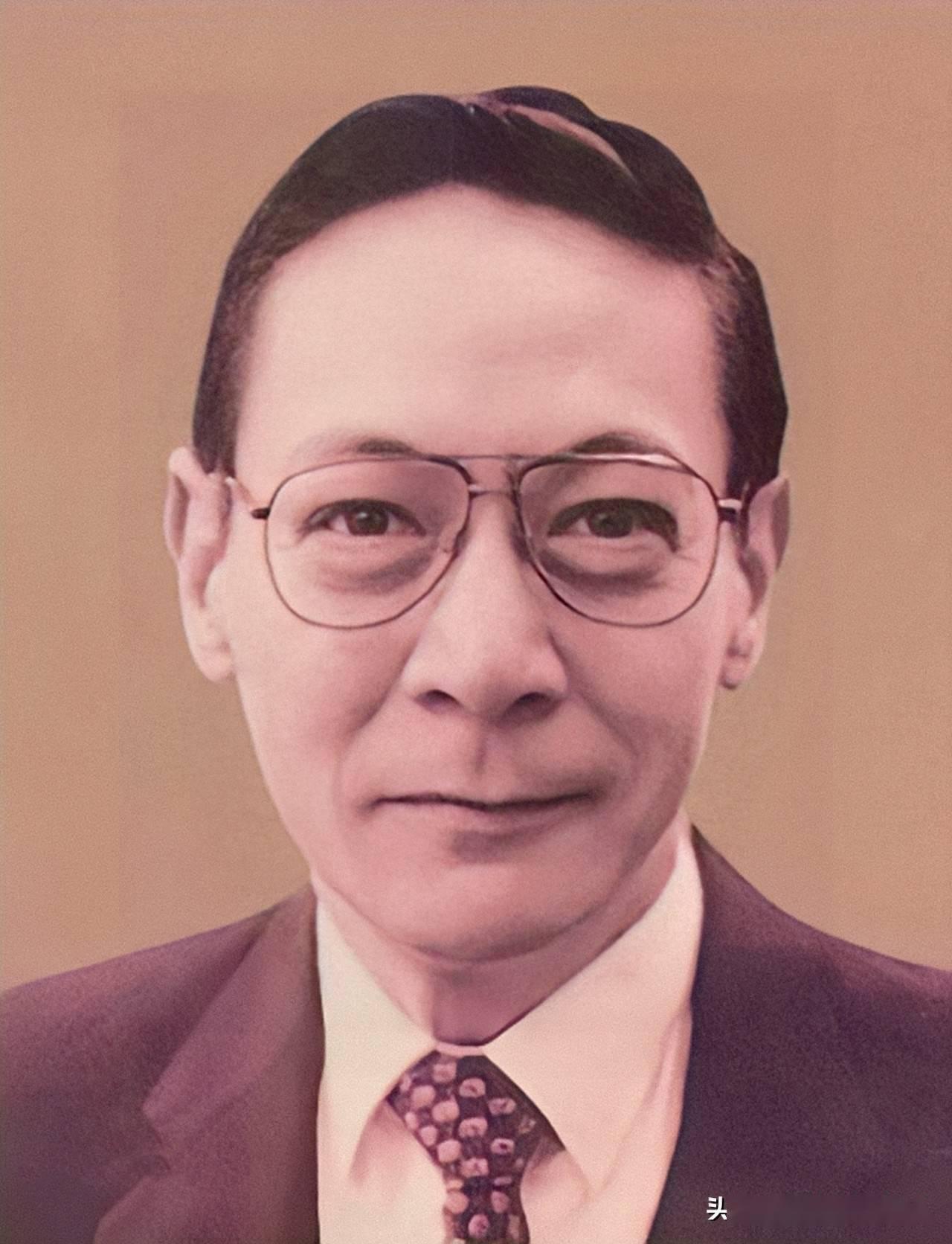 1988年，蒋经国去世，蒋孝勇没哭，跪地磕三个响头，宋美龄为他戴孝
宋美龄也没想