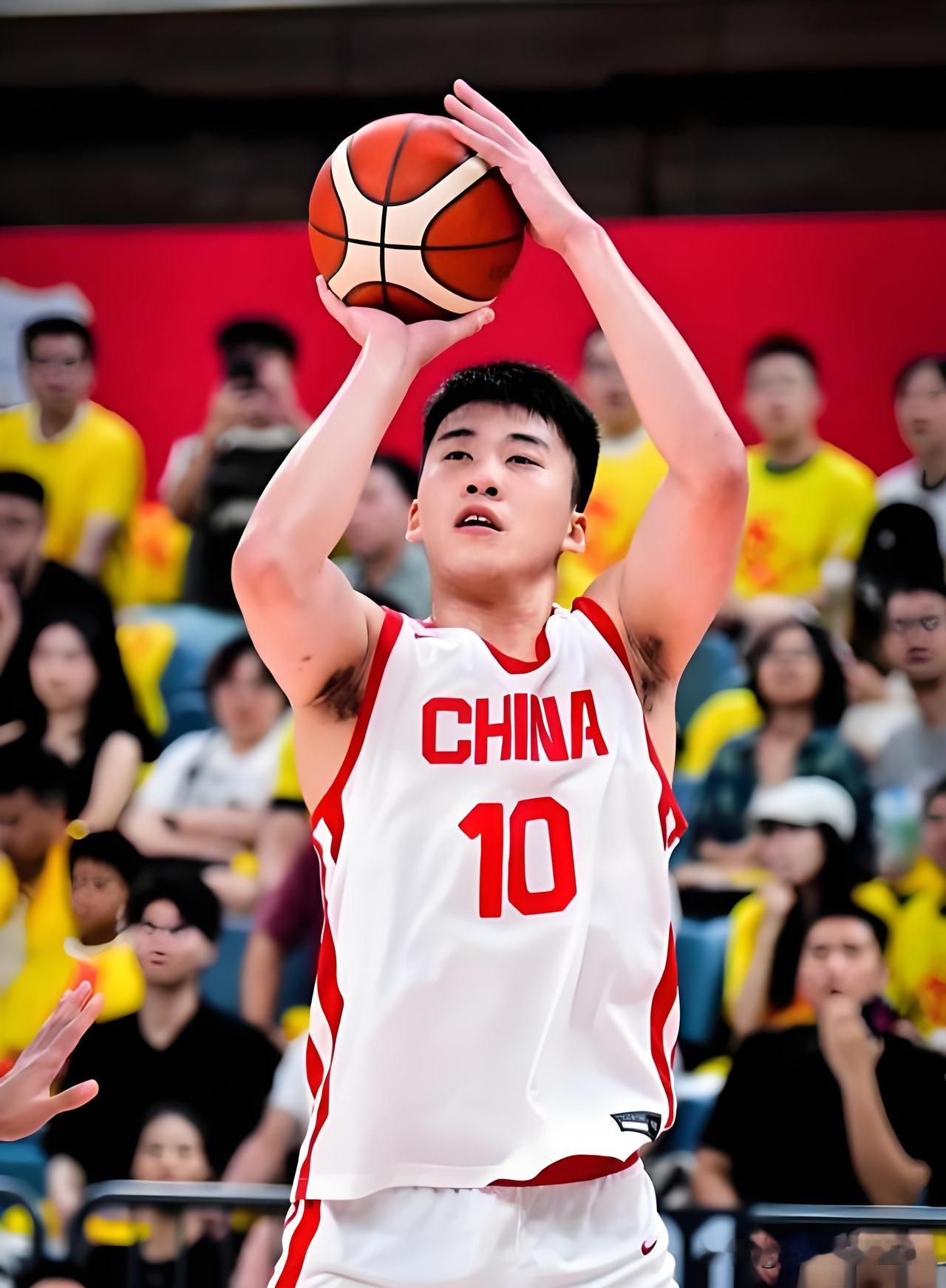 中国男篮有王俊杰太幸福了！
在2023年杭州亚运会男篮半决赛中，中国男篮以76: