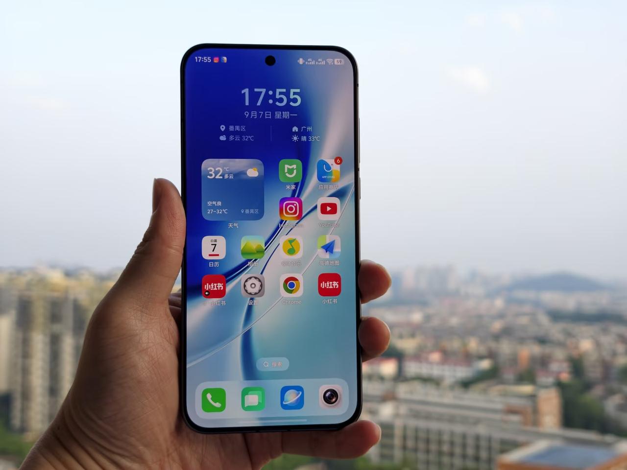一句话总结iQOO Neo11 至尊版手机：

1、作为年轻人的首选，它不仅颜值