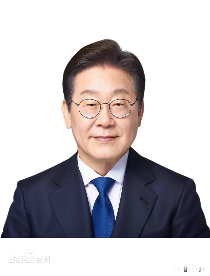 韩国总统李在明为在世的前总统送中秋礼物，坐牢的尹锡悦没收到。
中秋节临近，李在明