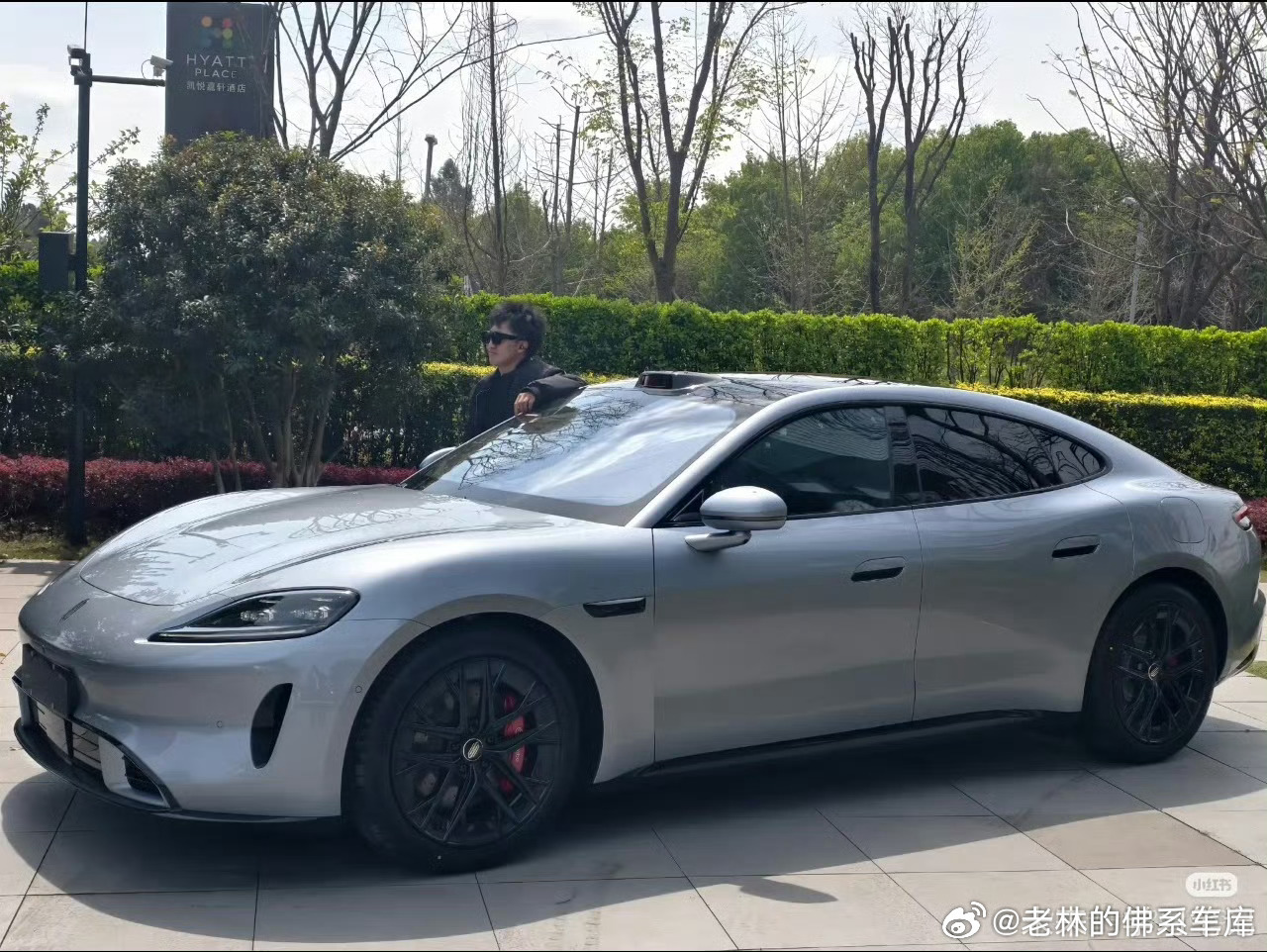 我说了银色➕黑曜轮毂就是帅没错吧鸿蒙智行尚界z7全系标配896线激光雷达大v聊车