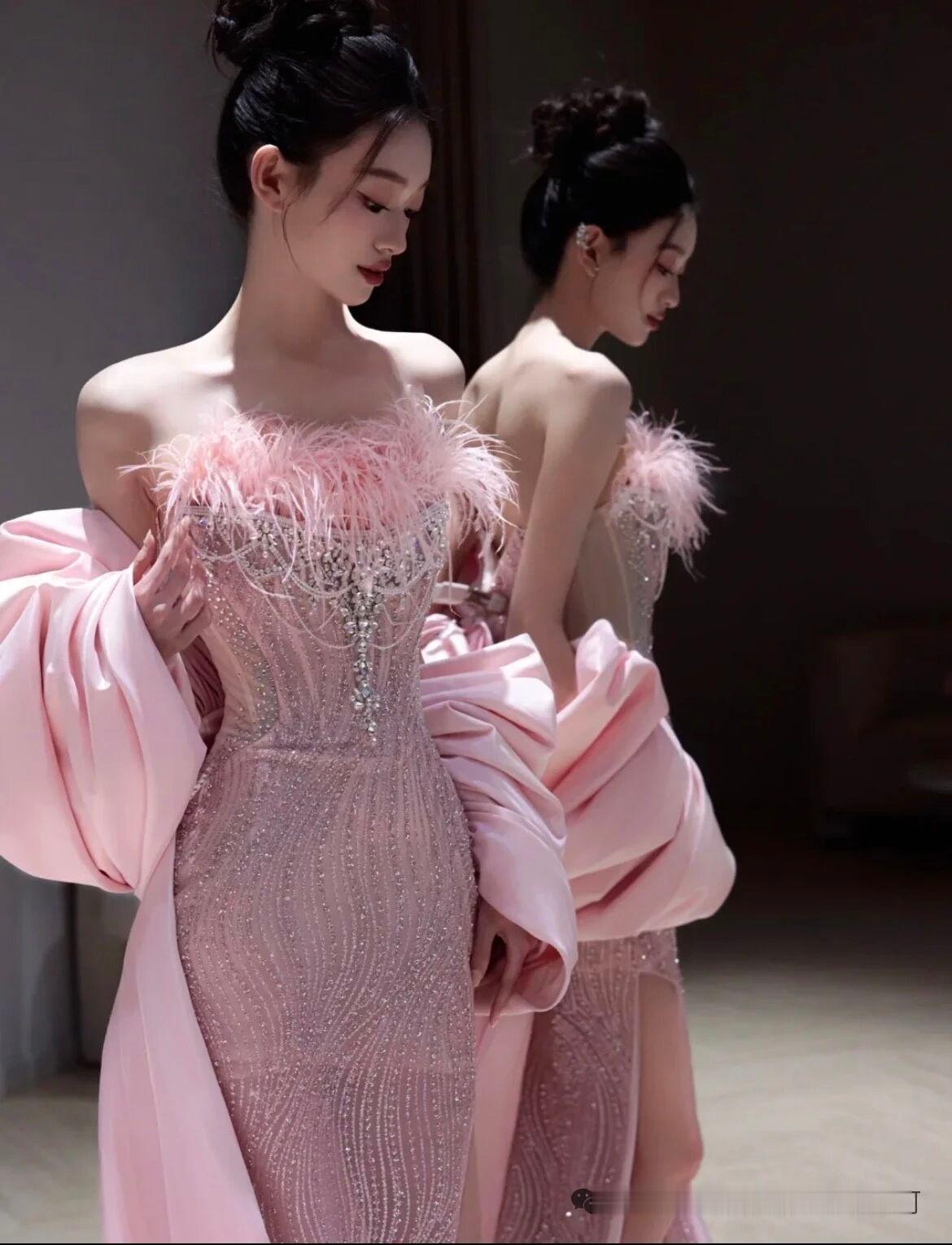 晒图笔记大赛粉红礼服尽显少女风韵看过哪些惊艳时光的美女？ 有哪些经典中式美人