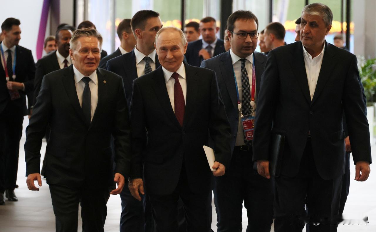 【捷克总理：欧洲现在才想到恢复与普京谈判，为时已晚】
布拉格时间2026年1月1