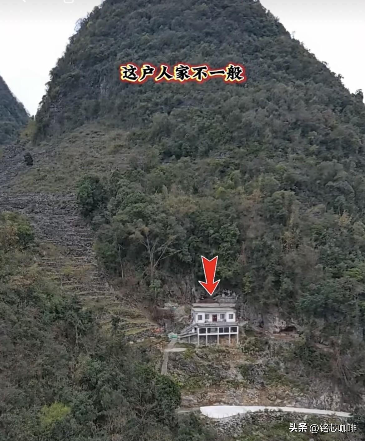 广西山脚下独户人家🏠
旁边还有几户不一样的邻居，
胆子真大啊‼️
这样的房子?