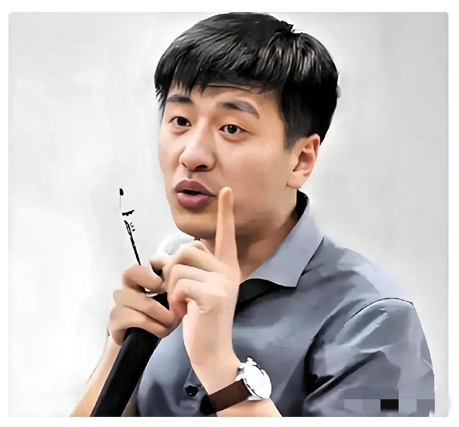 张雪峰说了一句话，3年后应验了。
"学硕在缩减，专硕在涨价。"
当时没人信。
