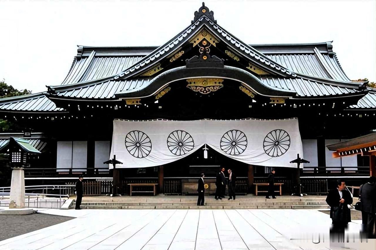 从纵火者到历史记录员，他用半生替外婆讨公道，也替历史说话
 
在广州日本领事馆前