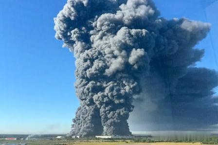 黑云压城！莫斯科71人死伤！

2026年7月18日凌晨，一场规模空前的无人机空