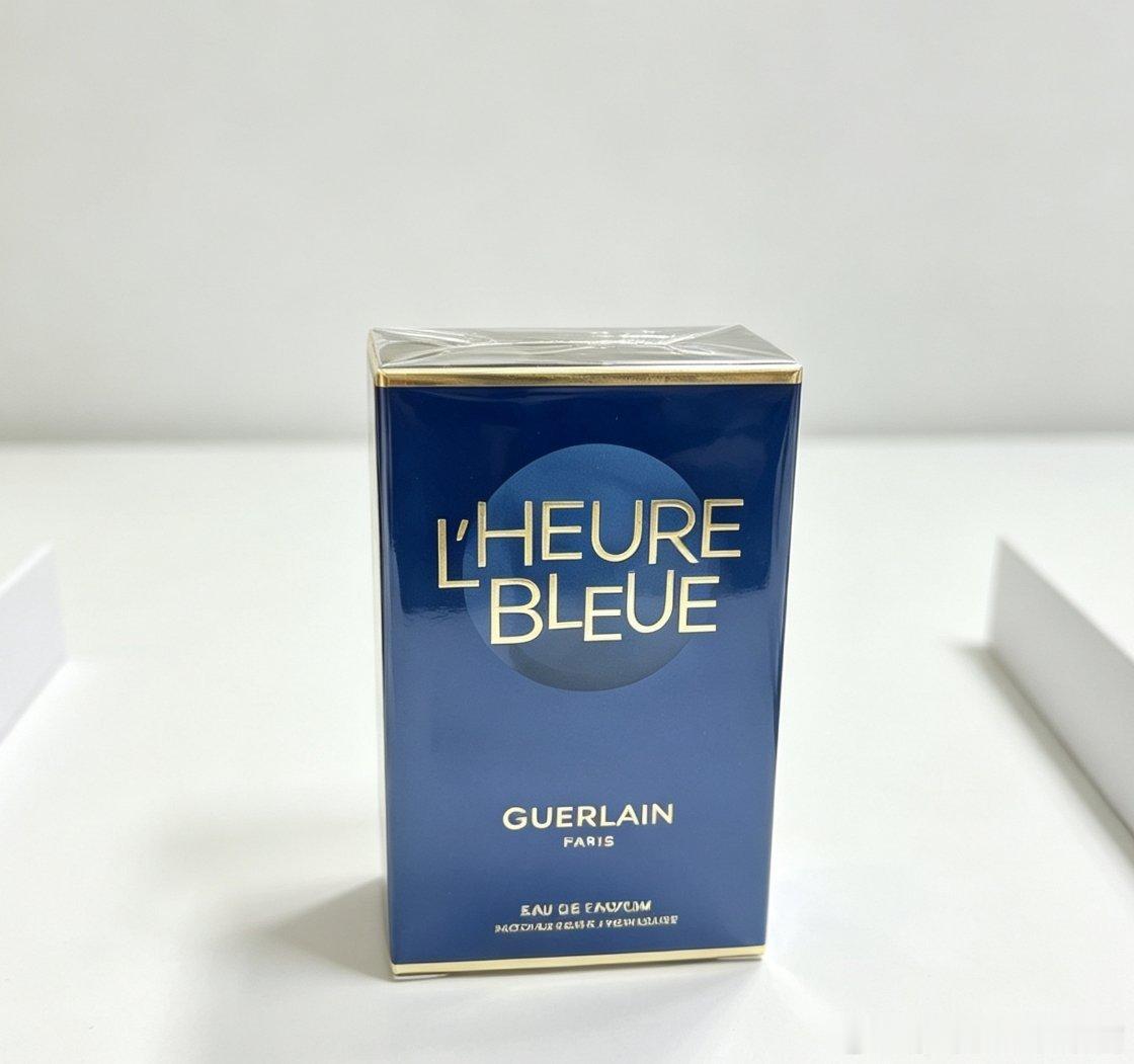晚间拆开了娇兰蓝调淡香精，喷了点闻闻，我区分不出来鸢尾花味（因为不知道哪种味是鸢